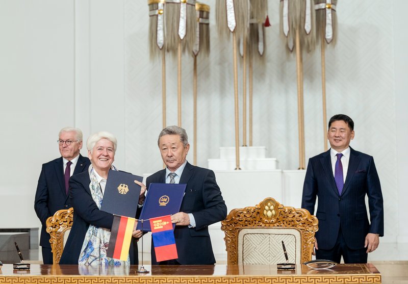 Staatsbesuch des Bundespräsidenten in der Mongolei Februar 2024 - Unterzeichnungszeremonie