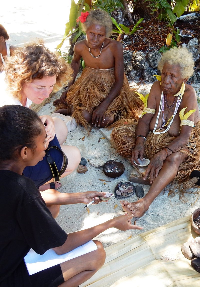 Archäoethnologische Studien in der Langa Langa Lagune auf Malaita, Herstellung von Muschelgeld
