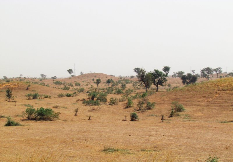 Blick in die Grabhügellandschaft von Tiékène, Senegal