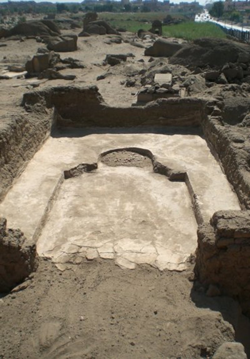 Grab 100-101 vor der Restaurierung