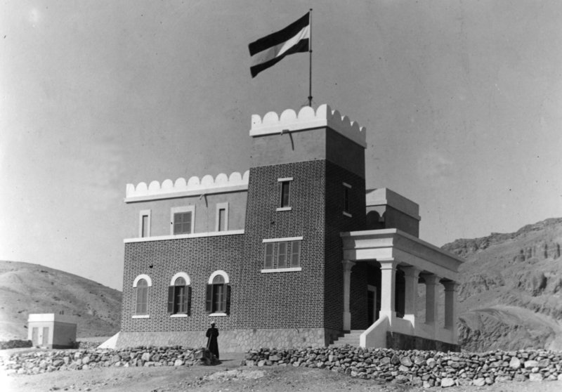 Deutsches Haus in Theben, vor 1914.jpg