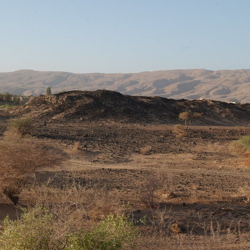 Leben in der Lavawüste - eine Siedlung im Wadi Gufaina