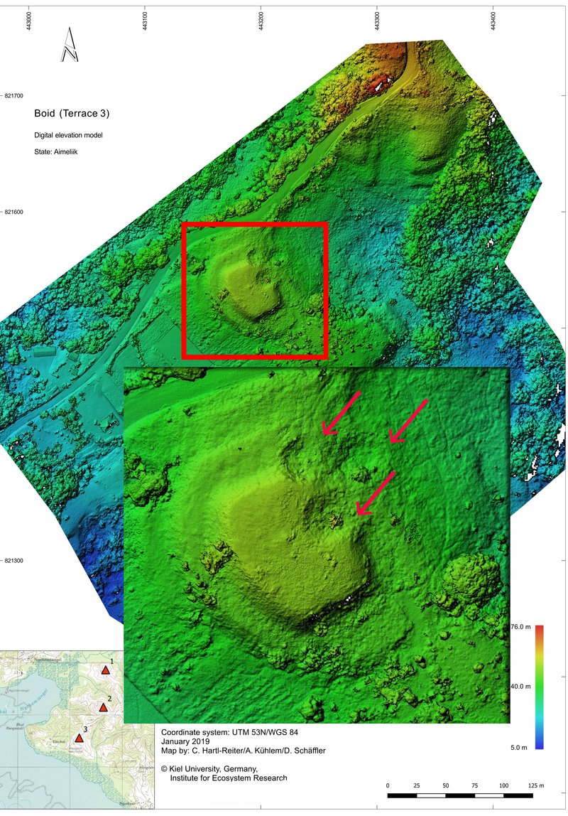 Abb. 14 Digitales Höhenmodell des Erdwerks Boid mit drei nebeneinanderliegenden Bombentrichtern aus dem Zweiten Weltkrieg / Fig. 14 Digital elevation model of the earthwork Boid with three bomb craters