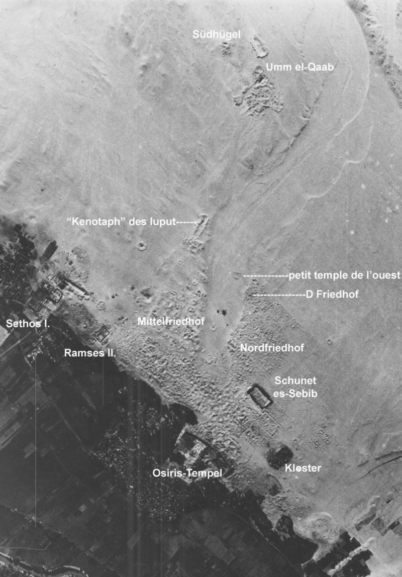 Luftbild des zentralen Areals von Abydos mit Osiris-Tempel und Umm el-Qaab (1)