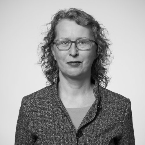  Julia Nador