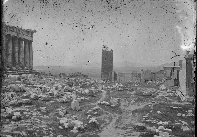 Akropolis von Athen mit Blick auf die Propyläen und den Frankenturm