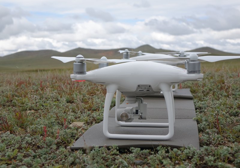 Eine der Drohnen, die bei der Fernerkundung des Orchontals genutzt werden.