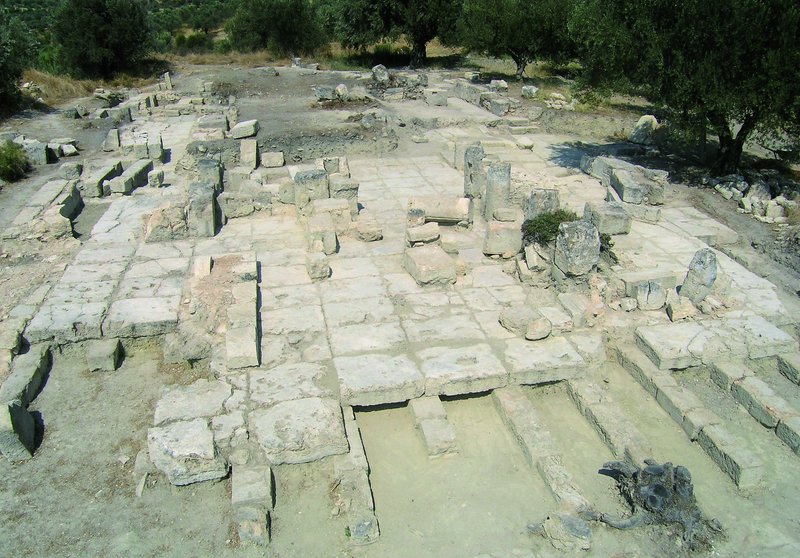 Kleonai - Das hocharchaische Plattenpflaster am Heiligtum auf der Unteren Akropolis