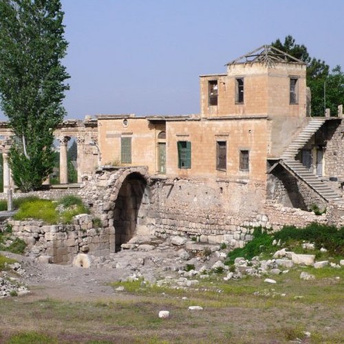 Konsolidierung und Neuforschung im Bustan Nassif (Baalbek)