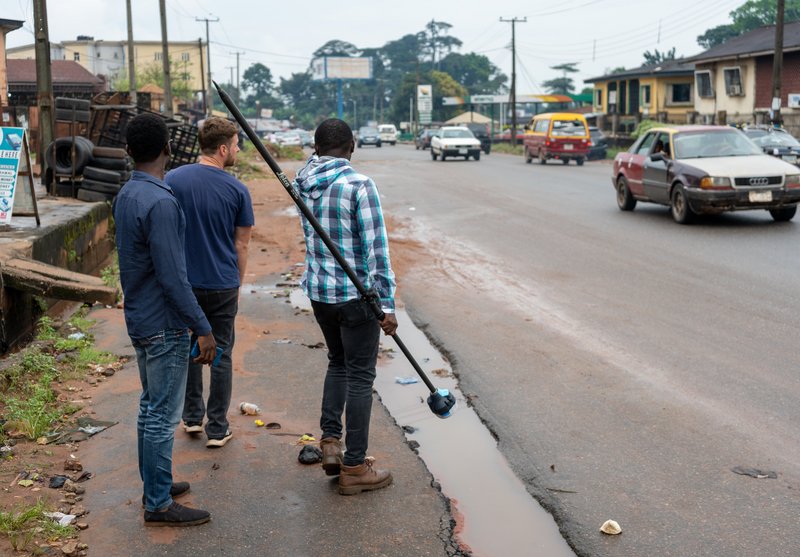 Edo|cation: Survey and D-GPS measurements in Benin City (Nigeria). From left to right: Diya A.S., J. Hubert, Ovie R.