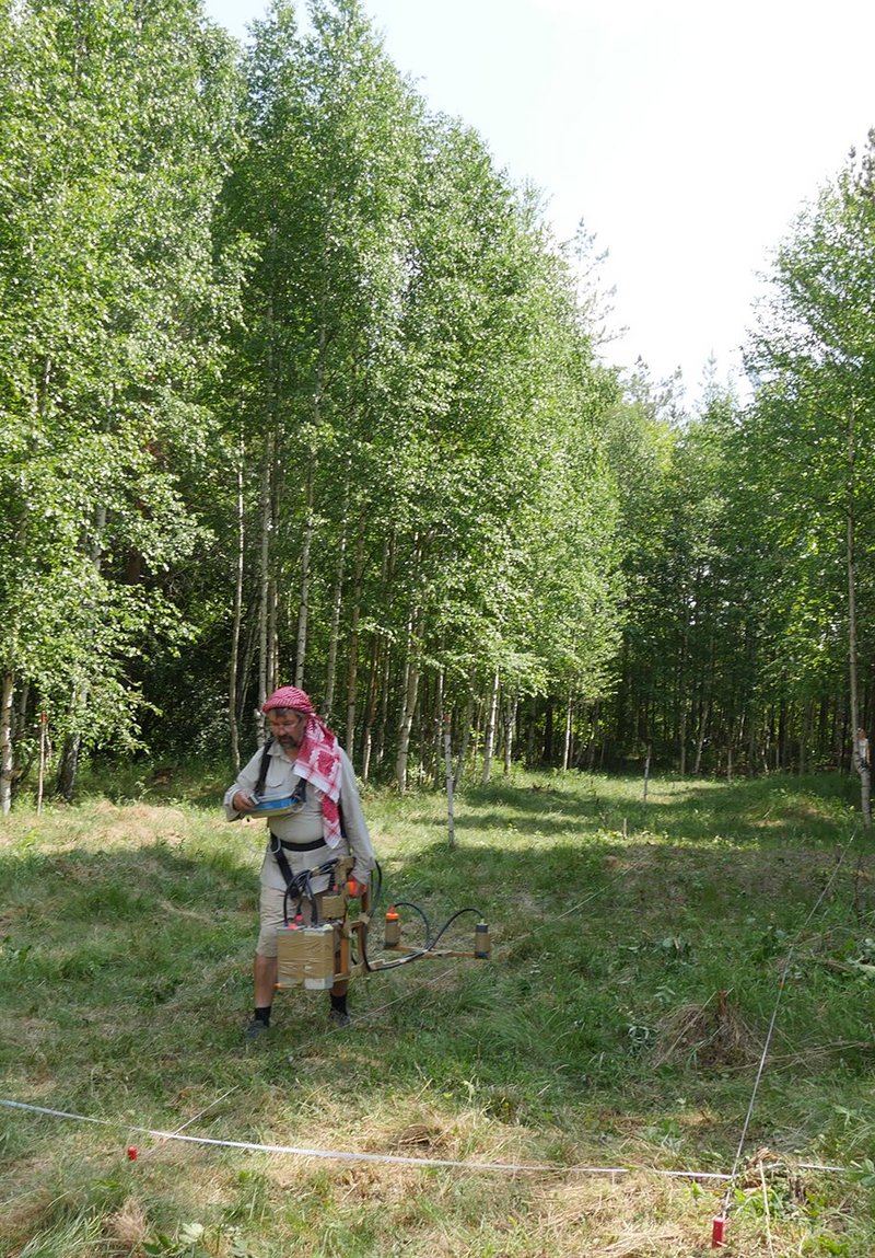 Ural 2016_Magnetometer Prospektion in Sestoj Razrez.jpg