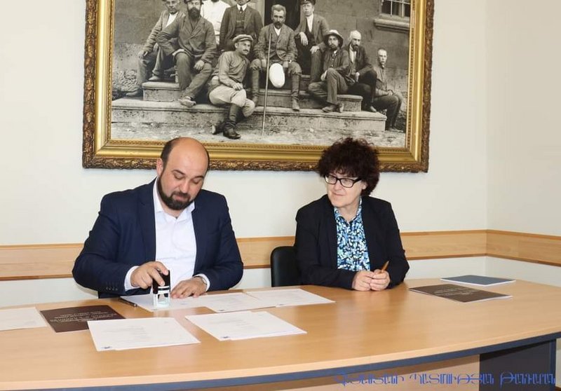 Direktor David Poghosyan (l.) und die Vertreterin der Eurasien-Abteilung des DAI, Dr. Sabine Reinhold (r.)