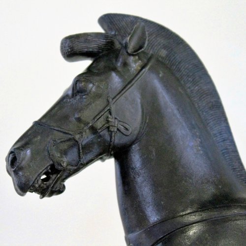 Zur Rolle von Pferd und Wagen in Kult und Organisation des Zeus-Heiligtums von Olympia