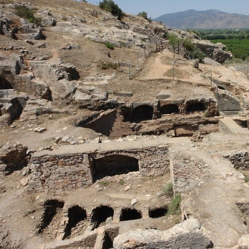 Entstehung und Verbreitung der Sieben-Schläfer-Verehrung im Mittelmeerraum. Archäologische und ikonographische Studie zur Ausbildung des Kultes und der Folgen der internationalen Wallfahrt