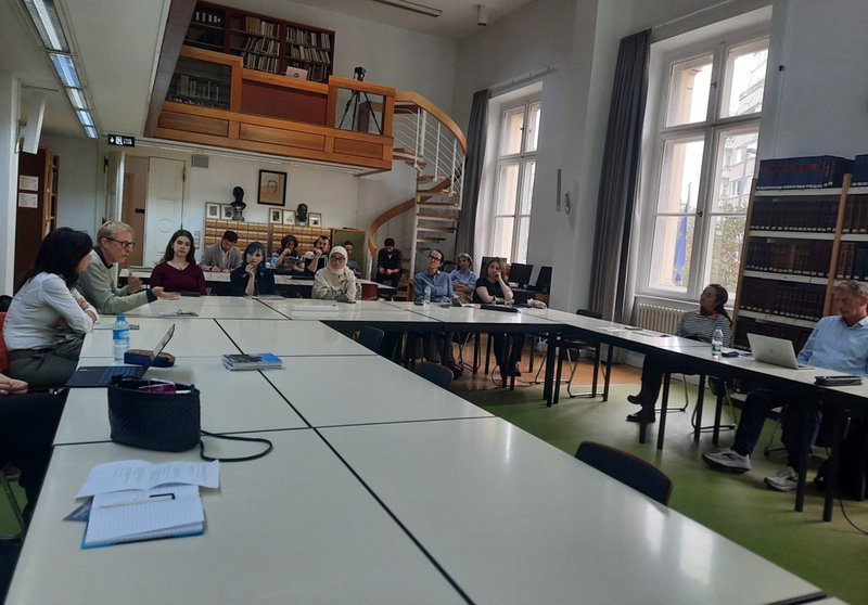 Diskussion im Lesesaal der Abteilung Istanbul des DAI.